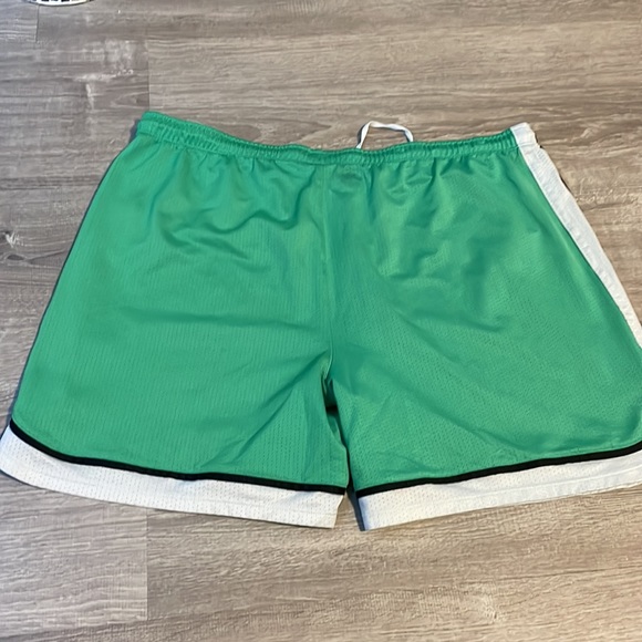 Men’s under armor, large gear workout green retro  shorts - Picture 6 of 8